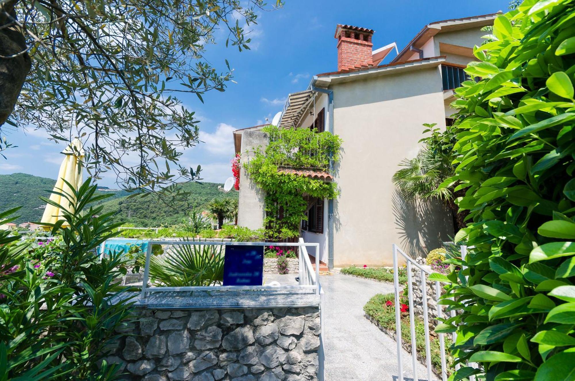 Apartments Mandica Rabac Εξωτερικό φωτογραφία